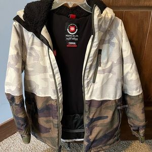 686 Camo Snowboard Jacket. Boys L
